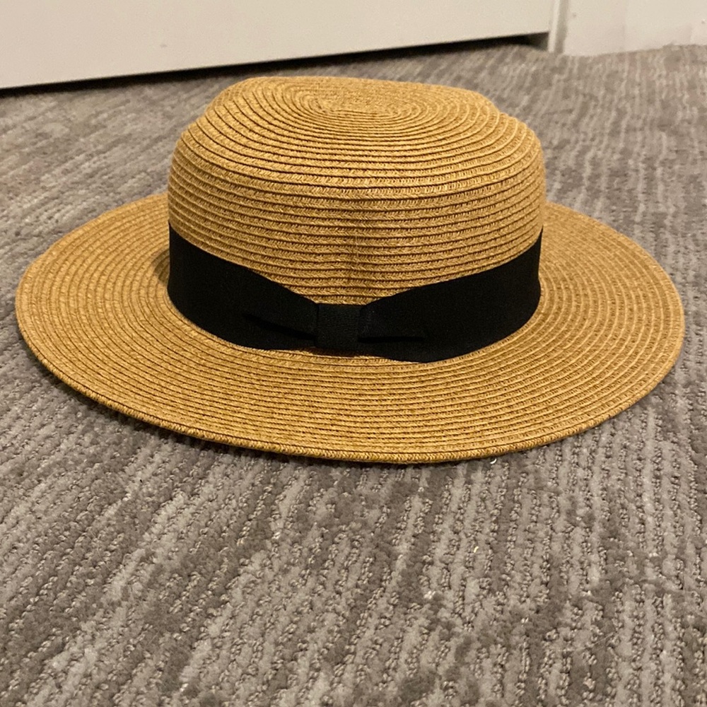 Adjustable straw hat